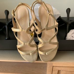Pelle Moda Platinum Gold Metallic Suede Sandals
